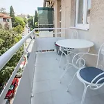 Val Апартаменты *