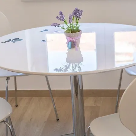 Val Apartment Split