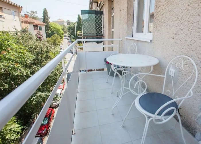 Val Апартаменти *